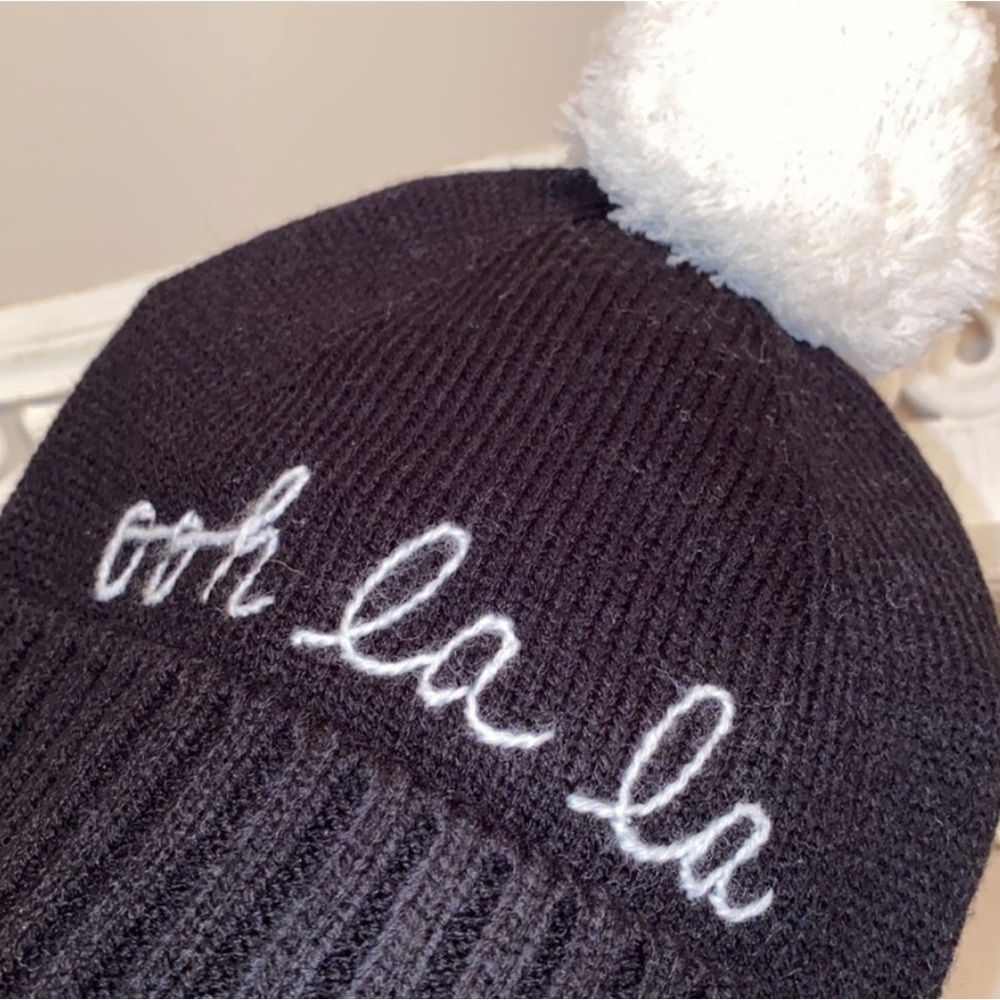 Kate Spade ‘ooh la la’ Pom Beanie Hat NWT in Black & White - Picture 4 of 14
